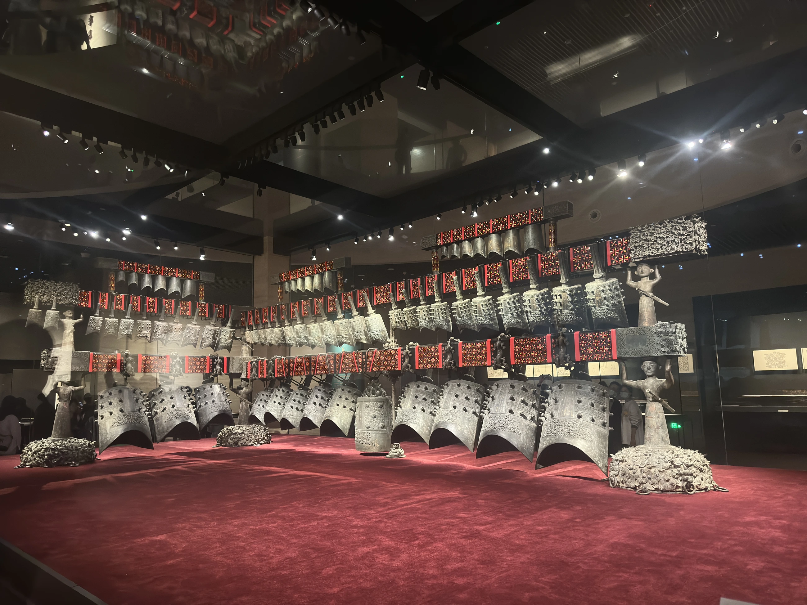 用户提供的曾侯乙编钟展厅实拍全景